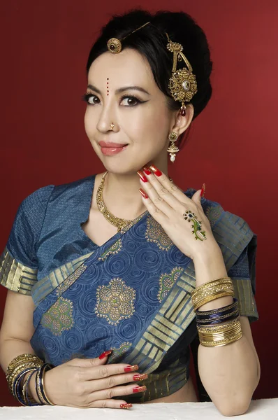 Asian woman in traditional clothing — Stock Photo, Image