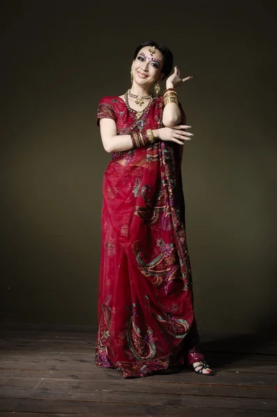 Donna asiatica in abbigliamento tradizionale — Foto Stock