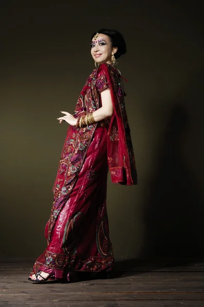 亚洲女性传统服饰 — 图库照片