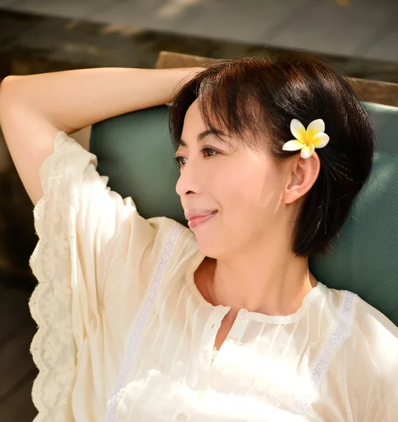 Female with frangipani — Stock Photo, Image