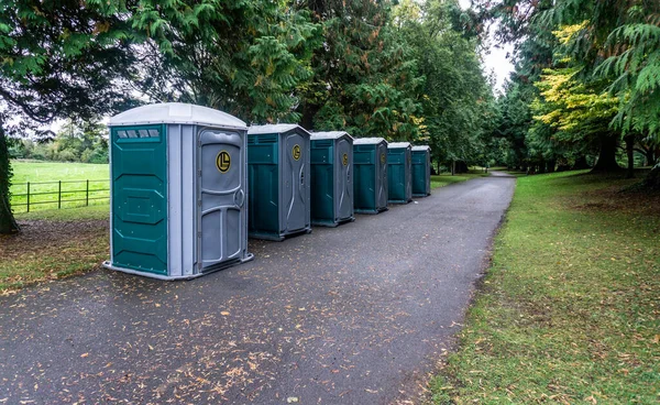 Dublin, İrlanda 'da bir grup taşınabilir tuvalet.