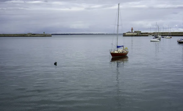 Téměř Klidné Vody Dun Laoghaire Přístav Dublinu Irsko Jachtami Zakotvené — Stock fotografie