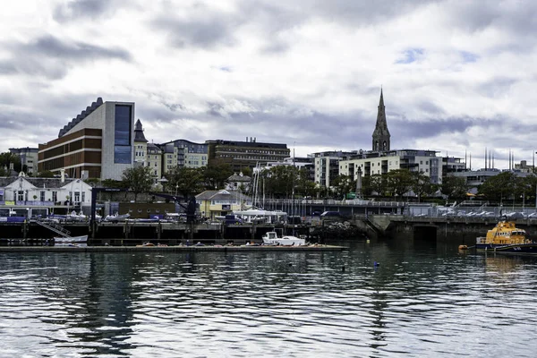 Městská Krajina Dun Laoghaire Dublin Irsko Novou Knihovnou Nalevo Věží — Stock fotografie