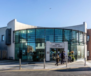 Clondalkin, Dublin, İrlanda 'daki Tower Kredi Birliği. Kâr amacı gütmeyen, üyelerin sahibi olduğu bir finans kuruluşu. Bu kredi birliğinin 26.000 üyesi var.. 