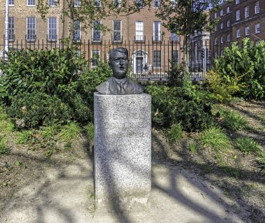 The statue of Michael Collins, (1890-1922) the Irish revolutionary hero in the grounds of Merrion Square, Dublin, by the sculptor Dick Joynt.  