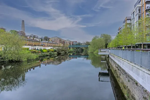 Der Fluss Liffey Dublin Irland Mit Dem Wellington Monument Auf — Stockfoto