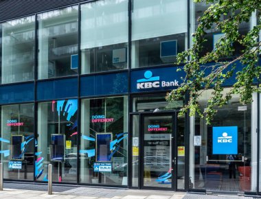 Dublin, İrlanda 'daki Forbes Caddesi' ndeki KBC bankasının bir şubesi. Banka geçtiğimiz günlerde operasyonlarını İrlanda 'da kapattığını duyurdu..