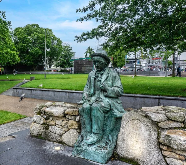 Bronzová Socha Padraic Conaire Irského Spisovatele Eyre Square Galway Irsko Royalty Free Stock Obrázky