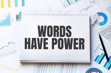 Araç gereçleri ve metin kelimeleriyle Notlar 'ın gücü vardır.