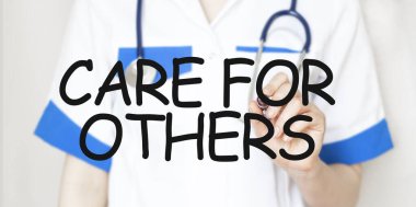 Doktorun elinde diğer tıbbi konseptler için mesaj kutusu var.