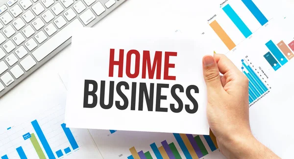 Zakenman Met Een Kaart Met Tekst Home Business Toetsenbord Diagram — Stockfoto