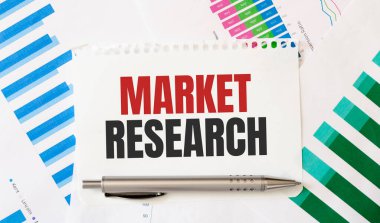 Metin Market Arama Diyagramı ve beyaz arkaplan içeren kart