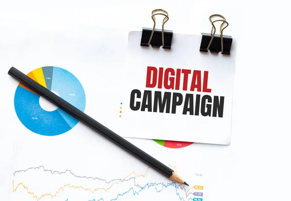 Notitieblok Met Tekst Digitale Campagne Business Charts Pen — Stockfoto