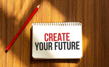 Metinli kırmızı kalem ve not defteri beyaz arkaplanda geleceğinizi oluşturur