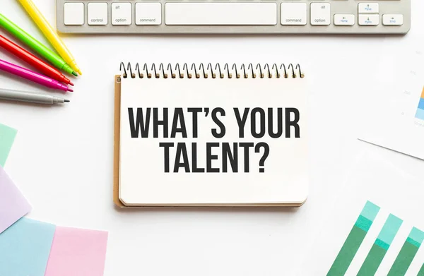 Jornalista Segura Bloco Notas Com Texto Whats Your Talent Fundo — Fotografia de Stock