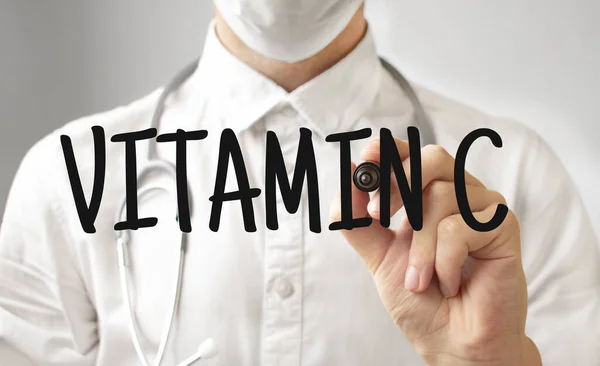 Médico Escribiendo Palabra Vitamina Con Marcador Concepto Médico —  Fotos de Stock