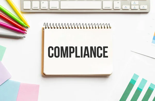 Businesman Hold Notepad Text Compliance Λευκό Φόντο Επιχειρήσεις — Φωτογραφία Αρχείου