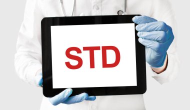 Doktorda STD içeren bir tablet var.