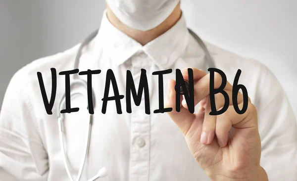 Médico Escribiendo Palabra Vitamina Con Marcador Concepto Médico —  Fotos de Stock