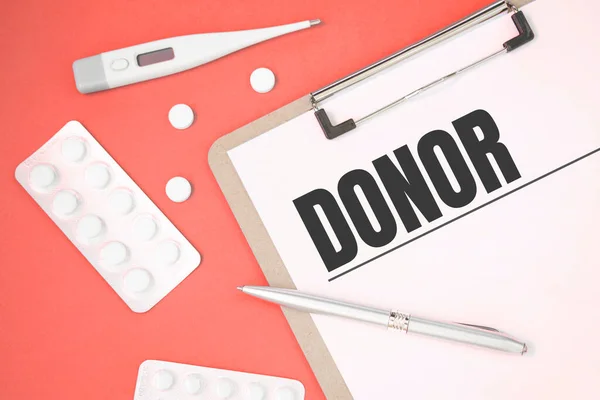 Сторінка Зошита Текстом Donor Столі Таблетками Олівцем Медична Концепція Вид — стокове фото