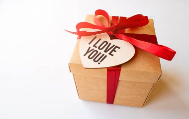 İşaretli el yapımı hediye kutusu Tahta kalpte seni seviyorum