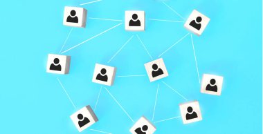 Sosyal Mesafe kavramı, insan simgelerine sahip tahta küpler COVID-19 Coronavirüs 'ten korumak için toplumla mesafeyi koruyun..