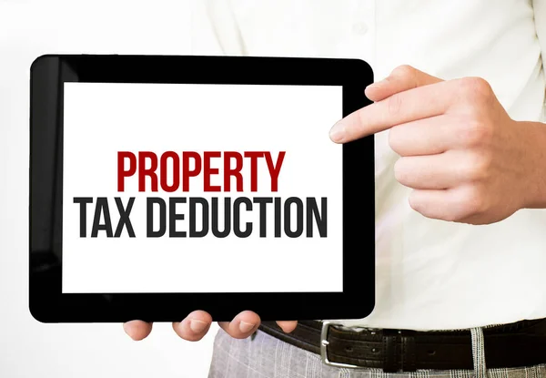 Текст Property Tax Deduction Планшеті Відображається Руках Бізнесмена Білому Пекарні — стокове фото