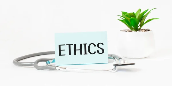 Słowo Ethics Notebooku Stetoskopie Zielonych Roślinach — Zdjęcie stockowe