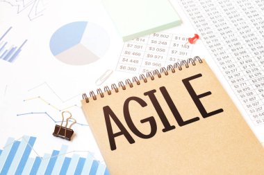 Yazılı not AGILE. Diyagram ve beyaz arkaplan
