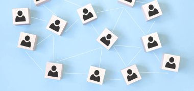 Tahta küp blok yazdırma ekranı kişisi simgesi, sosyal ağ ve takım çalışması konseptini örgütlemek için bağlantı ağı bağlantısını sağlayan simge.