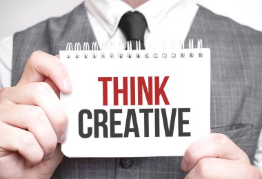 Metni olan bir iş adamı Yaratıcı düşün