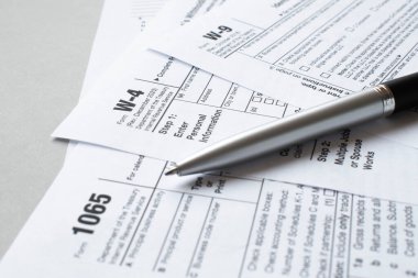 W-9 vergi formu, TIN talebinde bulunan bir iş konsepti.