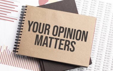 Çizelge ve numaralardaki düşüncelerini mesajla not et. İş konsepti.