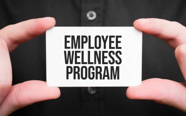 İş adamı elinde metin yazan bir iş adamı sağlık programı, iş konsepti