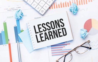 Tex 'li not defterinde iş çizelgeleri, kalem ve iş konularında daha az bilgi var.