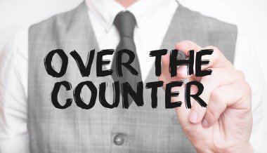 İşadamı işaretleyici ve iş konseptiyle EMPLOYER yazıyor