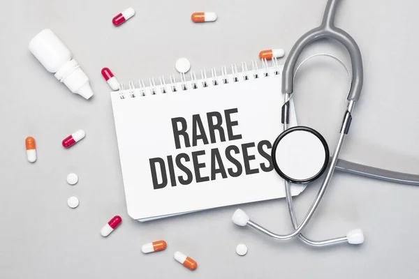 Defterde steteskop, hap ve gözlüğün yanında nadir bulunan bir yazı var..