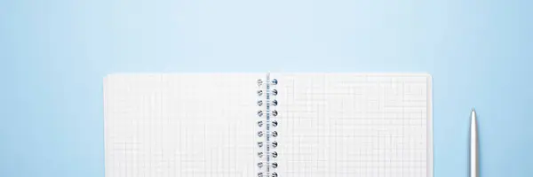 Notebook Toll Kék Háttér Felső Nézet Lapos Laikus — Stock Fotó