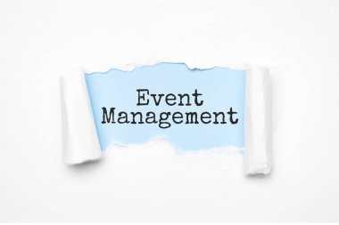 Olay Yönetimi numaralarını keşfetme kavramı. Açığa çıkarılmış bej yırtık kağıt ve arama motoru optimizasyonu kısaltması.