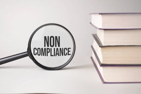 Non Compliance Yazıldı Kitaplar Çerik Harfleri Içeriği Pazarlama Için Gereklidir — Stok fotoğraf