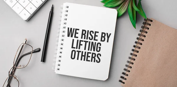 Rise Lifting Others Está Escrito Cuaderno Blanco Con Calculadora Bloc —  Fotos de Stock
