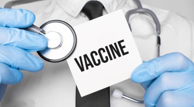 Doktor Steteskop ve kağıt kağıtlar VACCINE metni. Tıbbi konsept