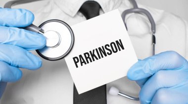 Doktor Steteskop ve kağıt yaprak woth text Parkinson. Tıbbi konsept