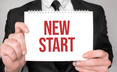 İş adamı bir not defteri tutuyor ve biz başlıyoruz.