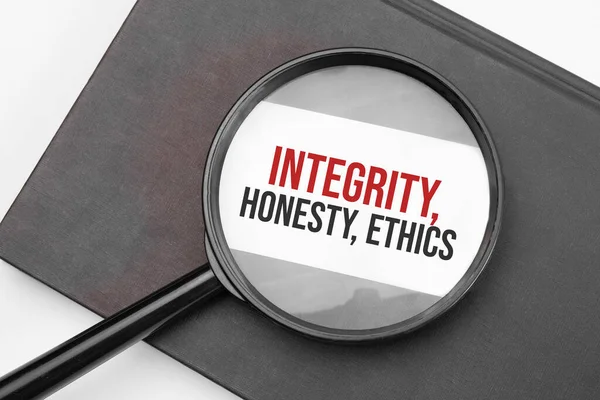 Ntegrallik Dürüstlük Etik Sözcükler Kağıt Üzerinde Büyüteçle — Stok fotoğraf