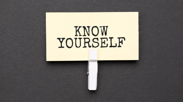 Know Yourself Text Paper Wihte Clip Black Background — Photo