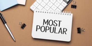 Not defterinde kalem, gözlük ve hesap makinesiyle çok popüler.