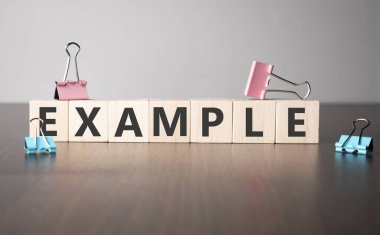 Tahta küplere yazılmış bir örnek. İş ve finans kavramı.