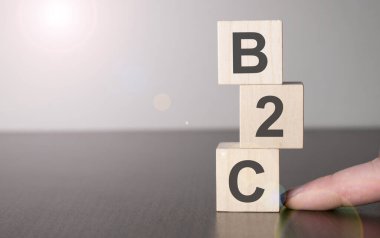 İş kadını ahşap yapı taşlarıyla B2C dedi..