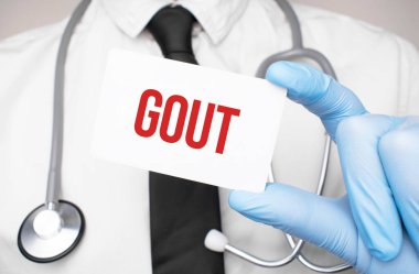 Doktor elinde gut hastalığı olan bir kart tutuyor. Tıbbi konsept.